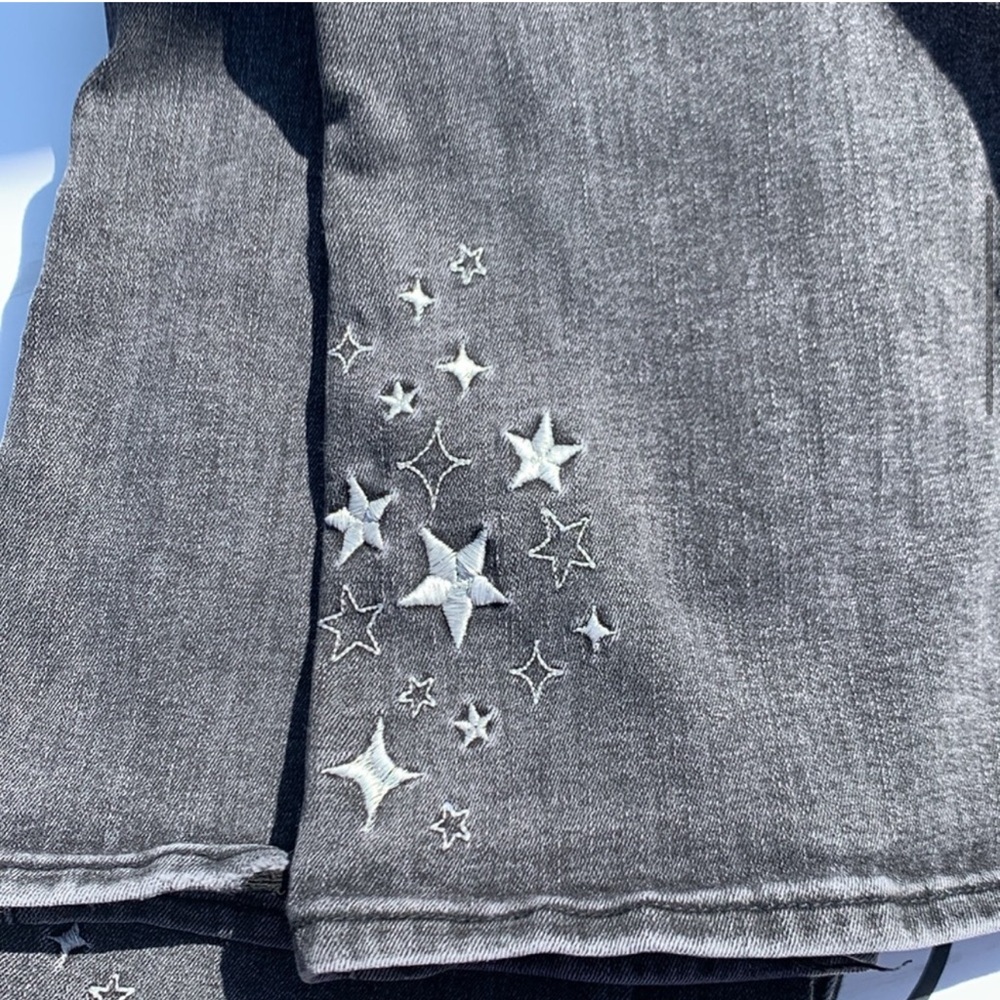 Abercrombie Kids Star Print High Rise Flare Jeans - Picture 5 of 7